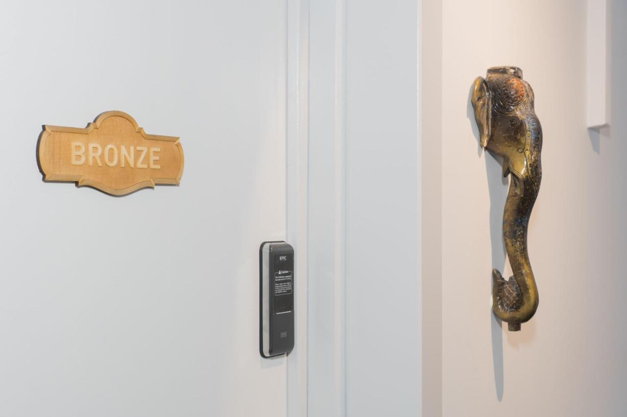 Apartment Graffitisuites#bronze
