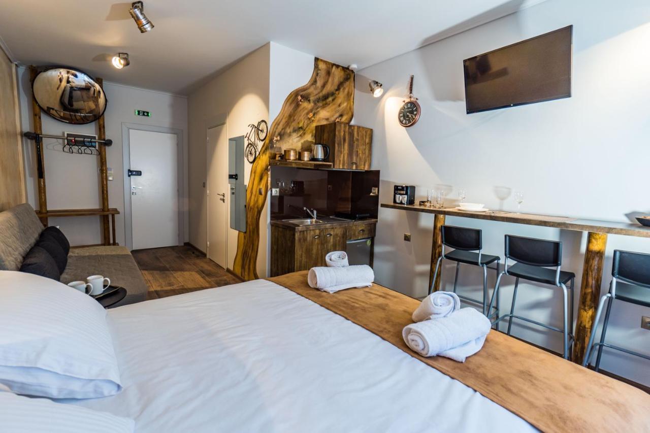 Graffitisuites#bronze Apartment *